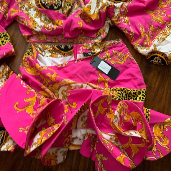 Dresses & Skirts - 🔥Host Pick🔥 Similar Versace print skirt set SMALL